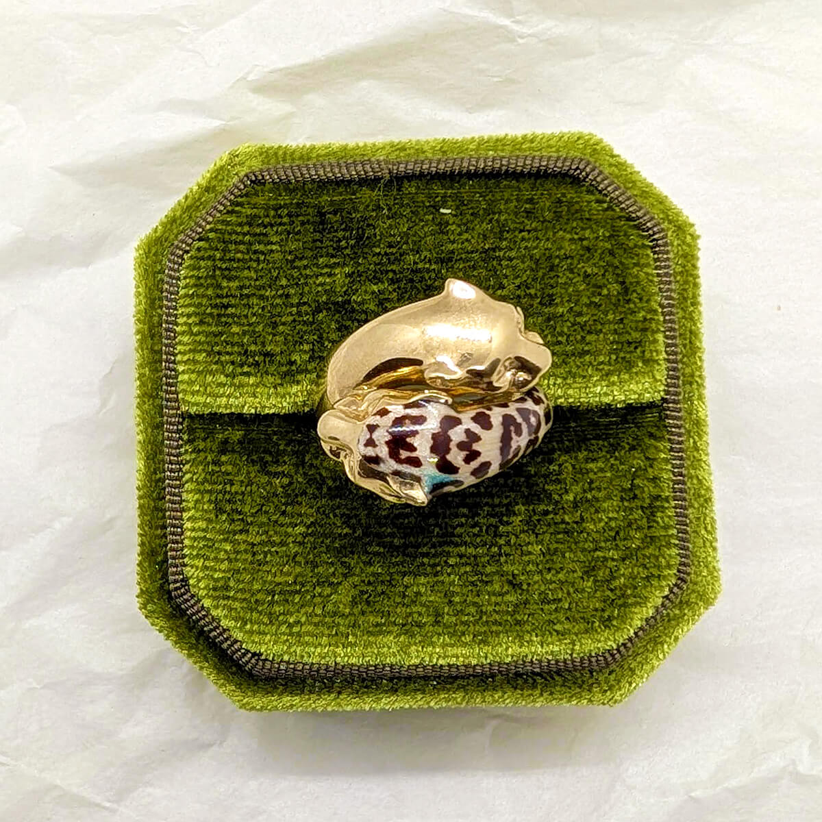 9ct Yellow Gold Double Headed Enamelled Leopard/Jaguar Ring by Milor Italy