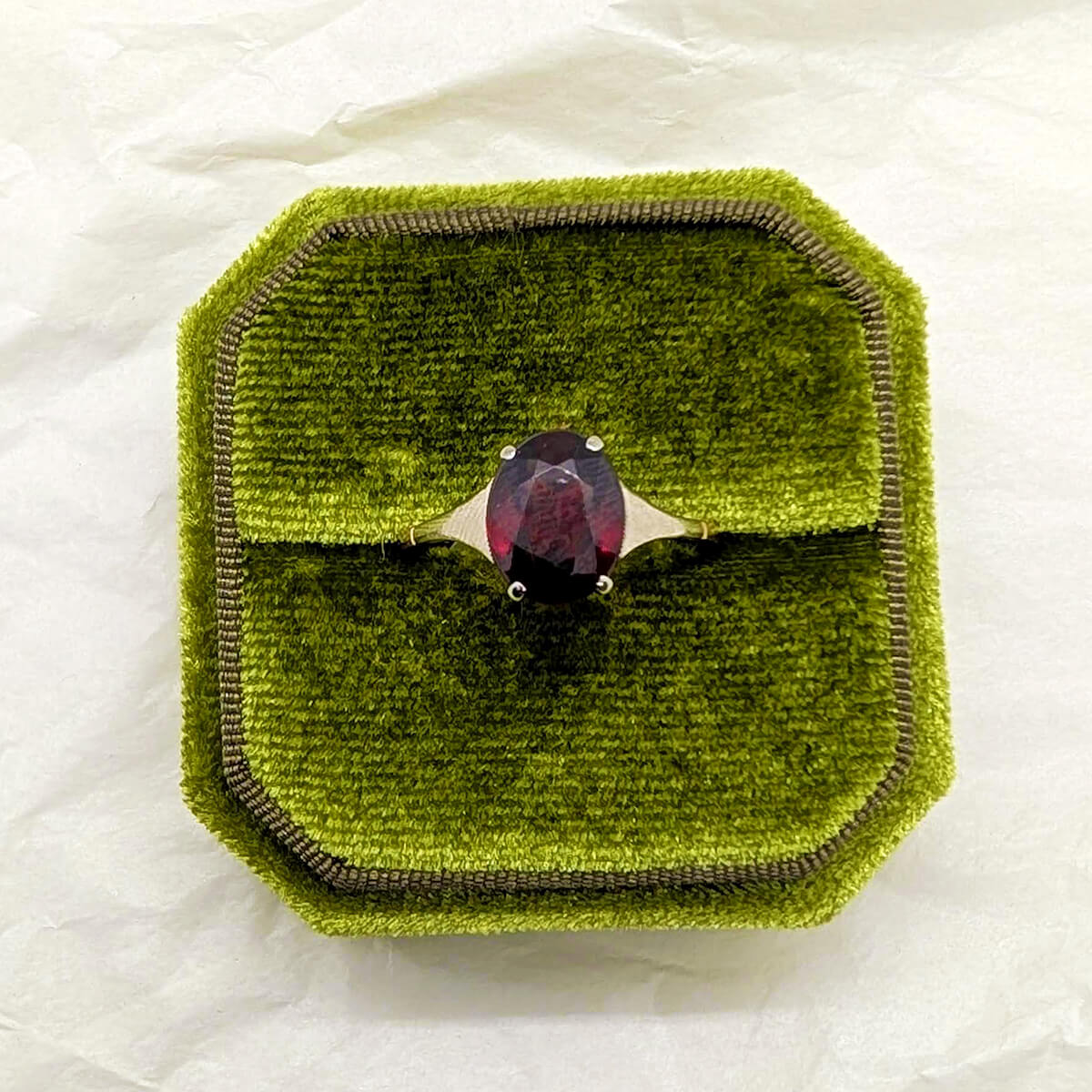 9ct Yellow Gold Garnet Solitaire Ring