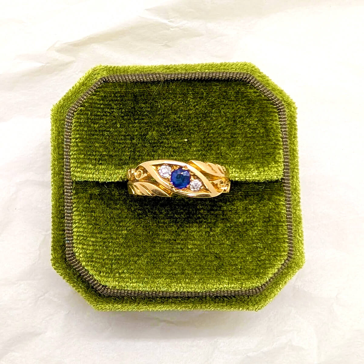 18ct Yellow Gold Sapphire and Diamond Scroll Ring