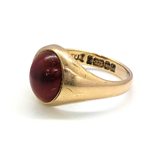9ct Yellow Gold Signet Ring with a Carnelian Cabochon