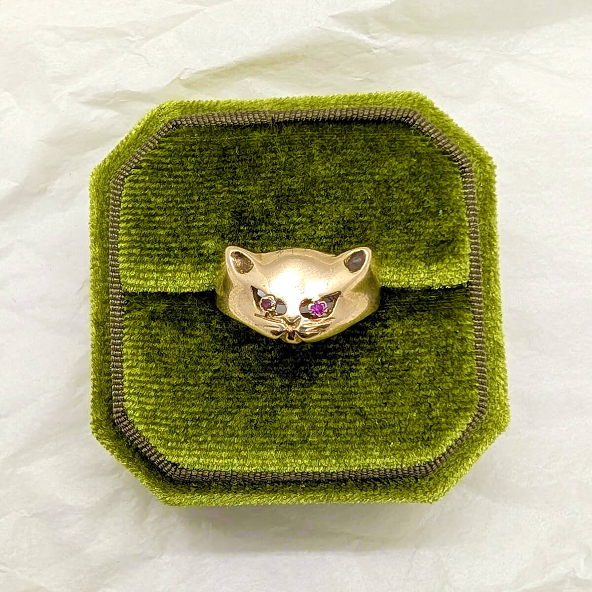 9ct Yellow Gold Ruby-Eyed Cat Face Ring