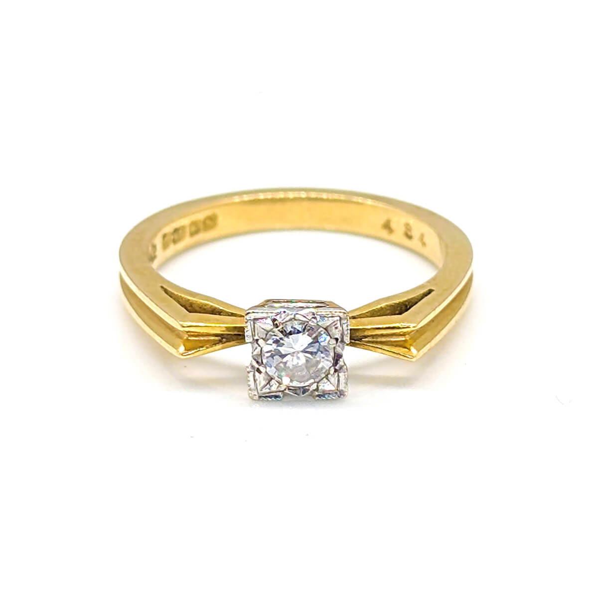18ct Yellow Gold Diamond Solitaire Batwing Ring