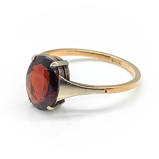 9ct Yellow Gold Garnet Solitaire Ring