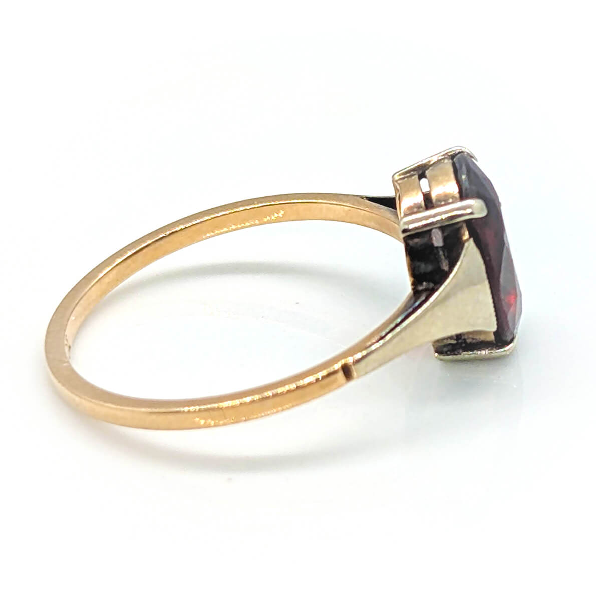 9ct Yellow Gold Garnet Solitaire Ring