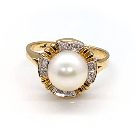 14ct Yellow Gold Cluster Ring with Diamonds and Synthetic Pearl