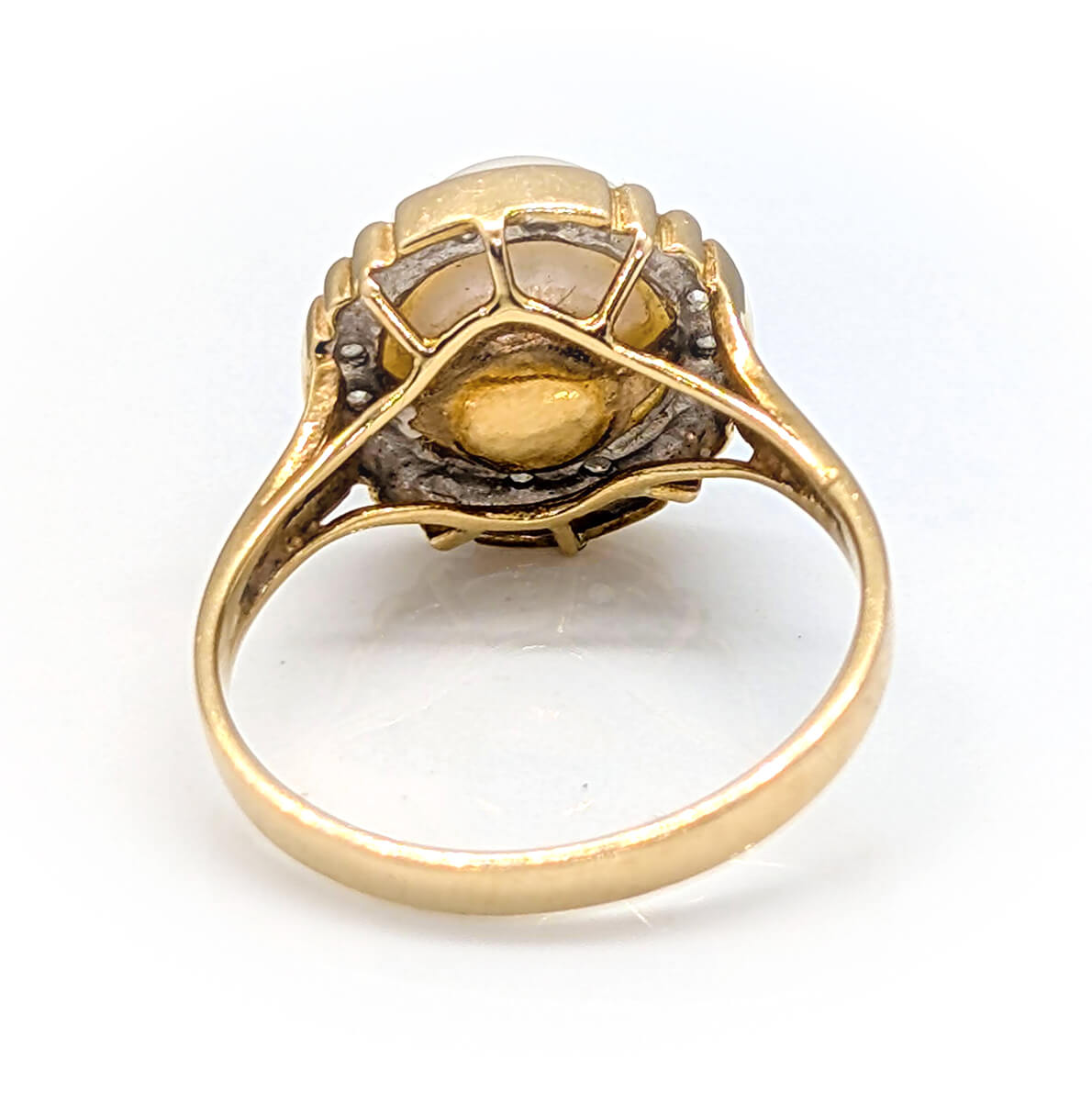 14ct Yellow Gold Cluster Ring with Diamonds and Synthetic Pearl