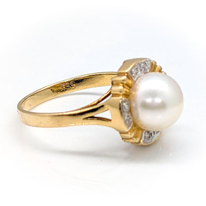 14ct Yellow Gold Cluster Ring with Diamonds and Synthetic Pearl